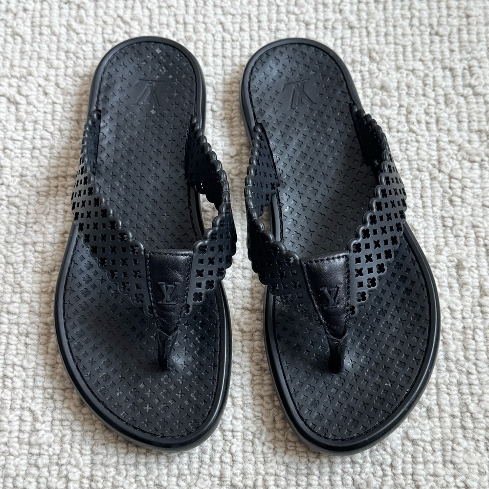 Louis Vuitton | Black Rubber Monogram Flip Flop Sandals ~ US 4 - Picture 3 of 9